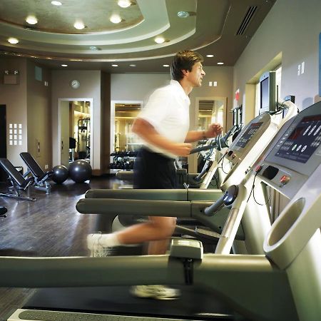 Pan Pacific Vancouver Facilities photo A treadmill