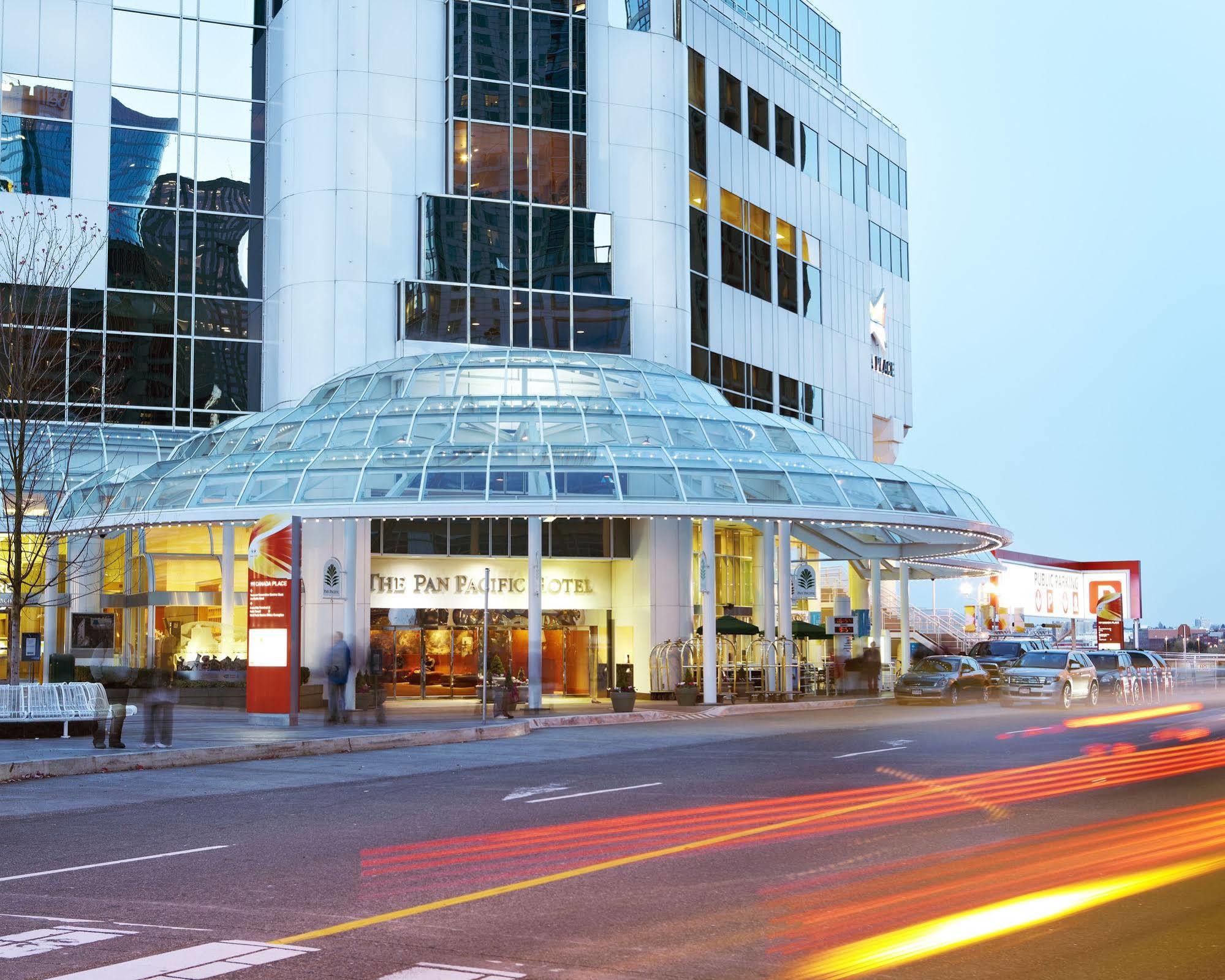 Pan Pacific Vancouver Exterior photo The hotel's entrance