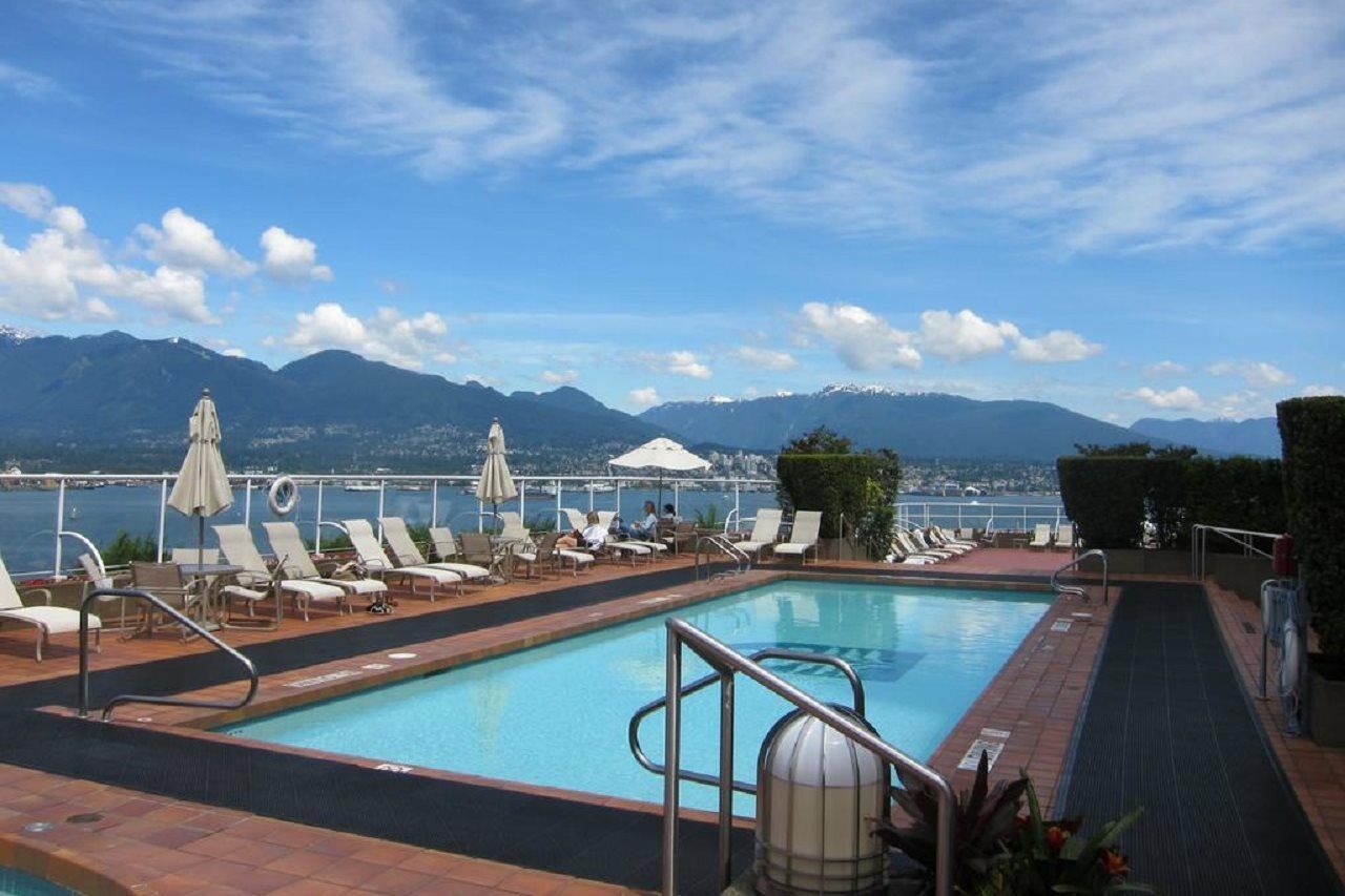 Pan Pacific Vancouver Exterior photo The pool at the Hotel Excelsior