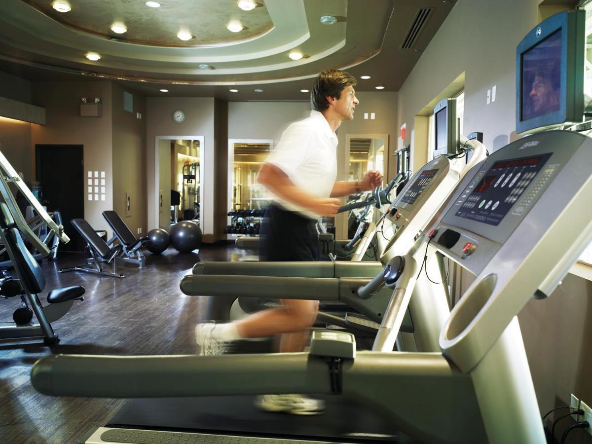 Pan Pacific Vancouver Facilities photo A treadmill